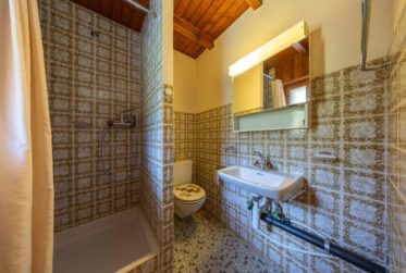 A charming 2.5-room walk-through flat in the centre of the resort