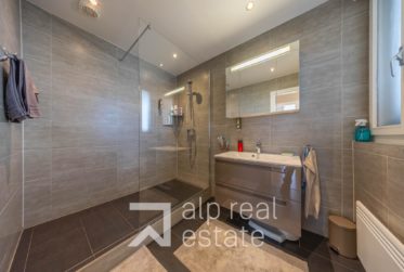 Architect-Designed Villa with Panoramic Views of the Castles