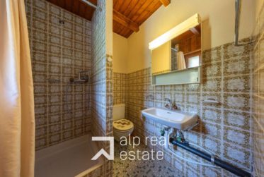 Charmant appartement traversant et mansardé de 2.5 pièces en centre de station