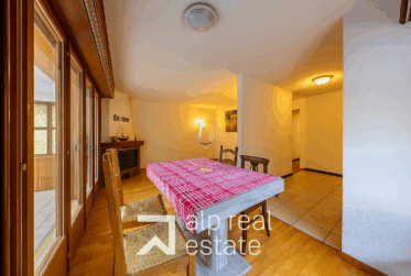 Spacious 3.5-room flat with panoramic balcony in the heart of the resort