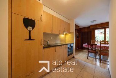 Spacious 3.5-room flat with panoramic balcony in the heart of the resort