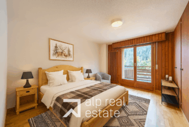 Spacious 3.5-room flat with panoramic balcony in the heart of the resort