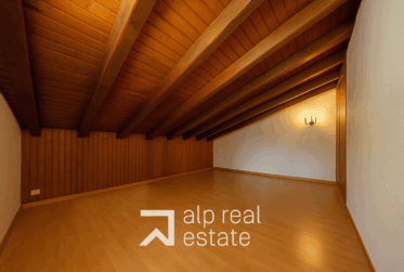 Charmant appartement traversant et mansardé de 2.5 pièces en centre de station