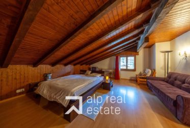 Transversing attic flat in the centre of the village