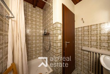 Charmant appartement traversant et mansardé de 2.5 pièces en centre de station