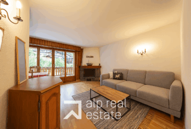 Spacious 3.5-room flat with panoramic balcony in the heart of the resort