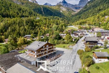 Spacious 3.5-room flat with panoramic balcony in the heart of the resort