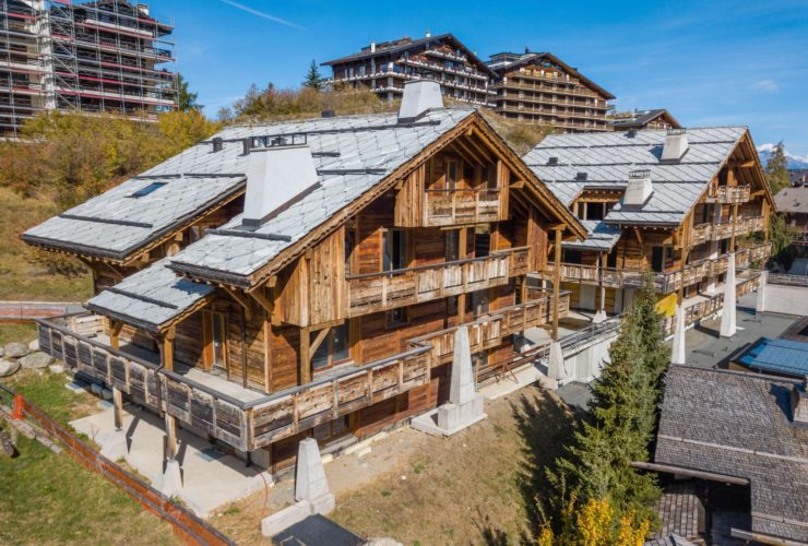 Très bel attique en duplex, finitions de haut standing en vieux bois et pierre naturelle