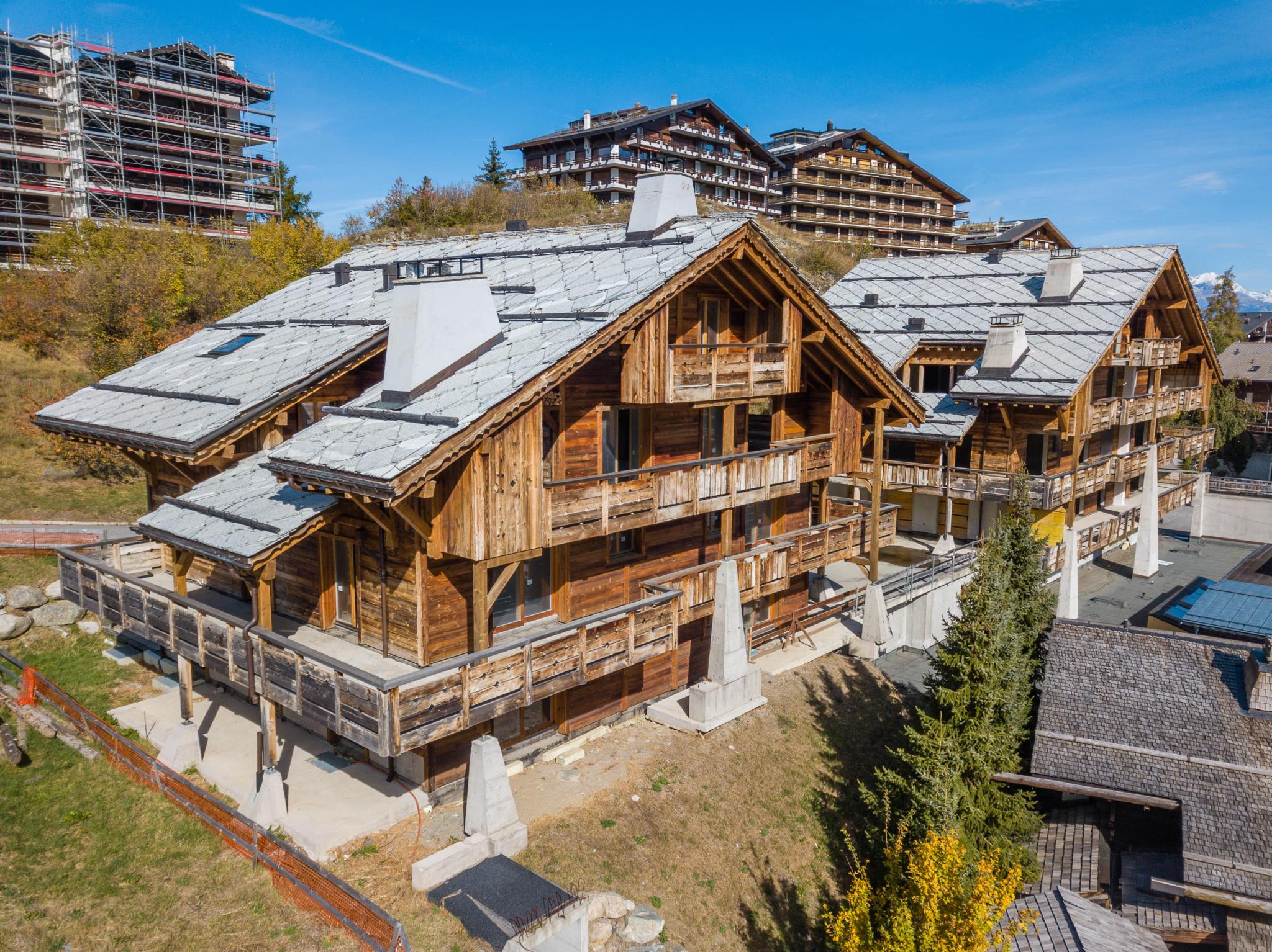 Très bel attique en duplex, finitions de haut standing en vieux bois et pierre naturelle