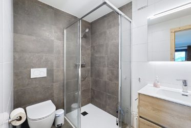 Modernes Chalet mit Blick ins Tal