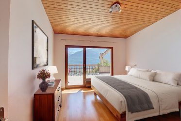 Semi-detached villa & self-contained flat - exceptional views