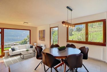 Semi-detached villa & self-contained flat - exceptional views