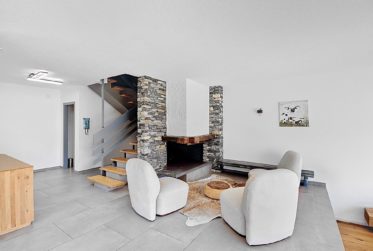 Semi-detached villa & self-contained flat - exceptional views