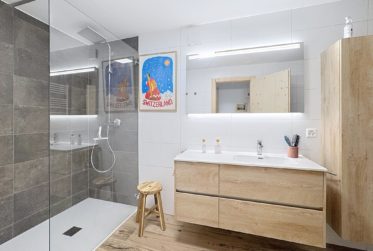 Modernes Chalet mit Blick ins Tal