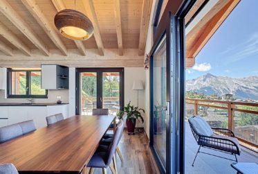 Modernes Chalet mit Blick ins Tal
