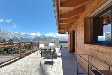 Modernes Chalet mit Blick ins Tal