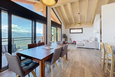 Modernes Chalet mit Blick ins Tal