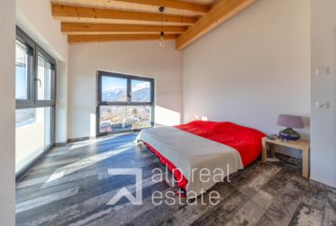 Villa neuve de standing avec vue spectaculaire sur le lac du Louché et les Alpes