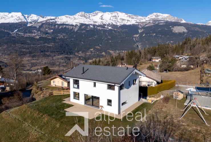 Villa neuve de standing avec vue spectaculaire sur le lac du Louché et les Alpes