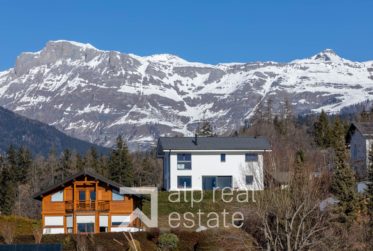 Villa neuve de standing avec vue spectaculaire sur le lac du Louché et les Alpes
