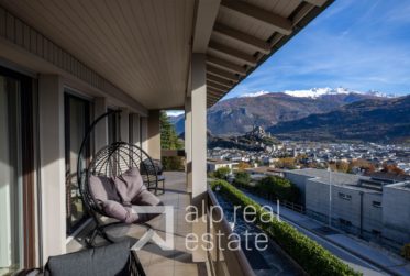 Villa d’architecte avec vue panoramique sur les châteaux