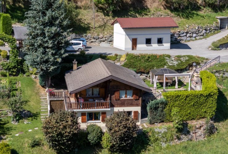 Charming chalet in a quiet location