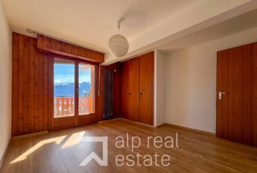 Spacious 3.5-Room Cross-Through Apartment