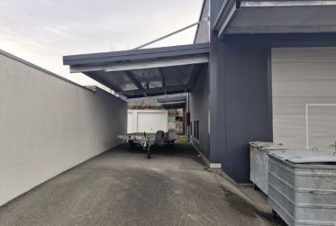 Halle industrielle avec mezzanine – entièrement équipée (HALLE A)