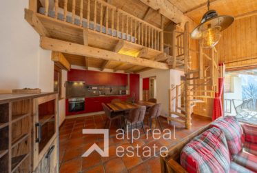 Renoviertes Doppeleinfamilienhaus im Herzen der Station – Aussergewöhnliche Lage