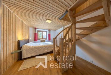 Renoviertes Doppeleinfamilienhaus im Herzen der Station – Aussergewöhnliche Lage