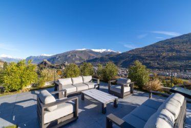 Splendid architect-designed villa with breathtaking views