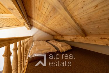 Renoviertes Doppeleinfamilienhaus im Herzen der Station – Aussergewöhnliche Lage