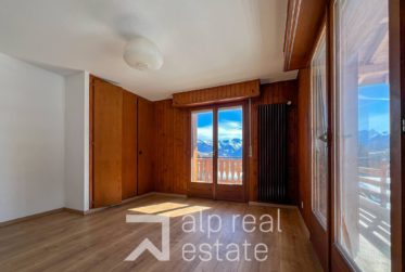 Spacious 3.5-Room Cross-Through Apartment