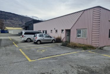 Grande halle industrielle de 426 m² avec bureaux (HALLE B)