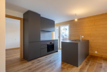 Wunderschöne, komplett renovierte Wohnung im Zentrum des Ortes