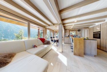 Magnificent renovated chalet with panoramic view