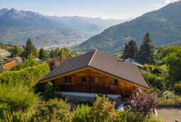 Beautiful chalet with panoramic view