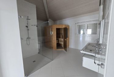 Beautiful apartment with terrace and lake view