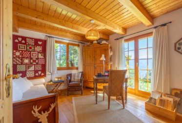 Beautiful chalet with panoramic view