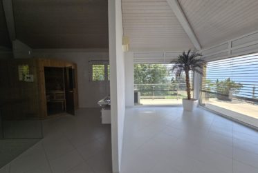 Beautiful apartment with terrace and lake view