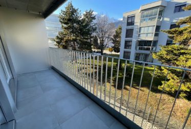 Magnificent new 2.5-room apartment with large balcony