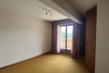 Spacious 3.5-Room Cross-Through Apartment
