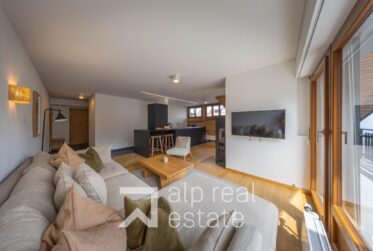 Magnifique attique rénové au centre de la station