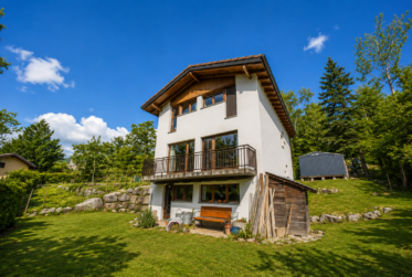Superb family home with heated veranda and open views